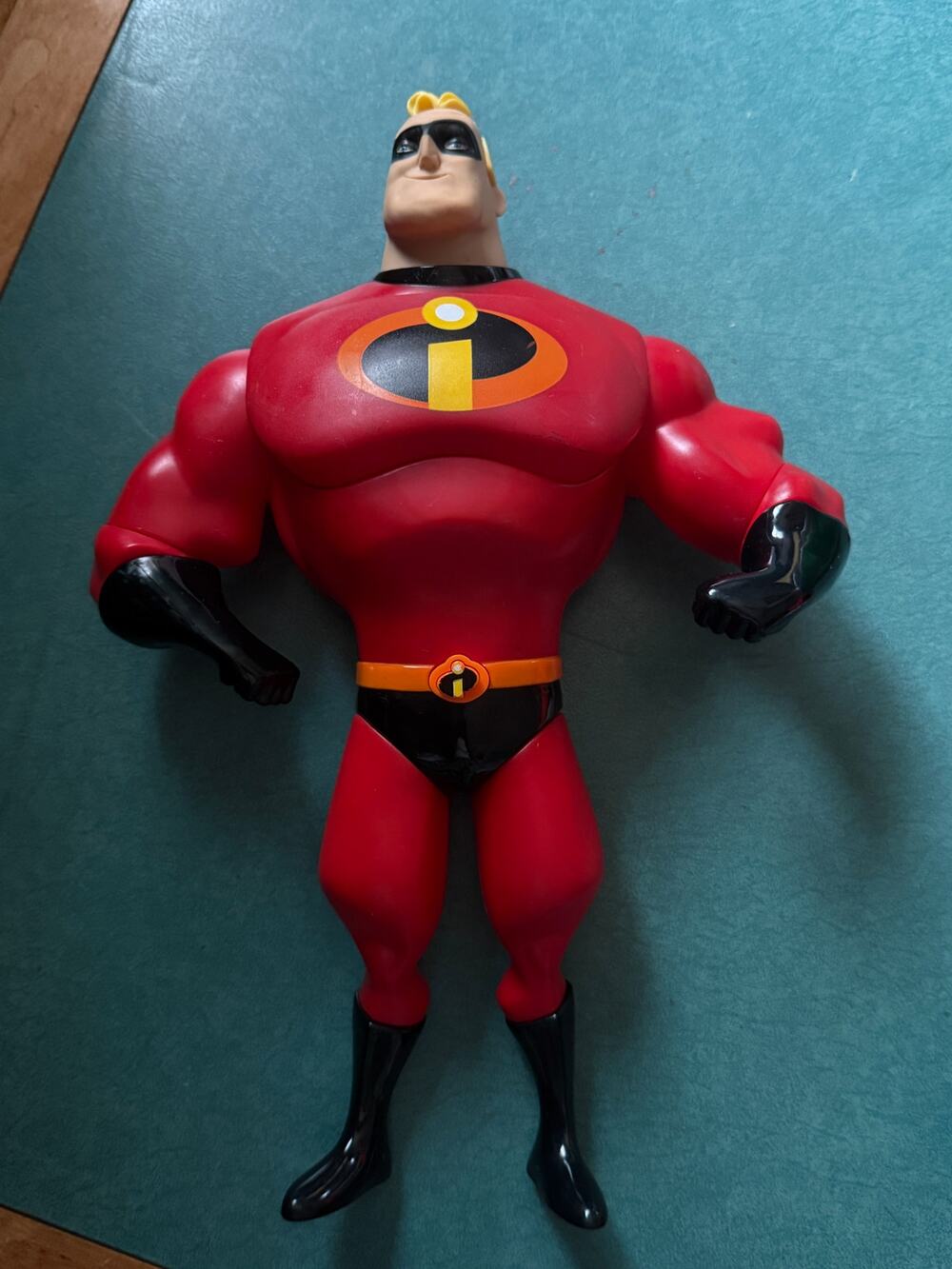 VINTAGE 2003 Mr. Incredible Talking Action Figure